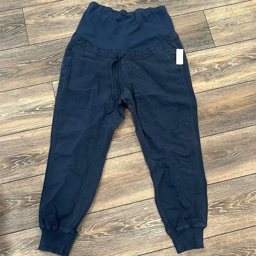 New with tags! Gap maternity capris
